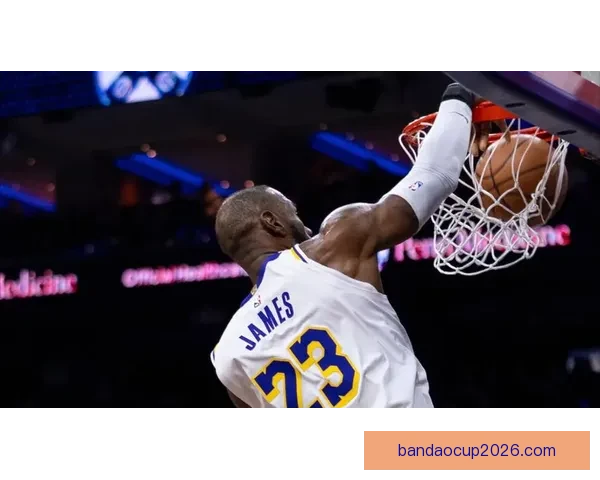 围绕詹姆斯昨日惊天劈扣起跳距离赛季第三飞行速度震撼全场表现解析