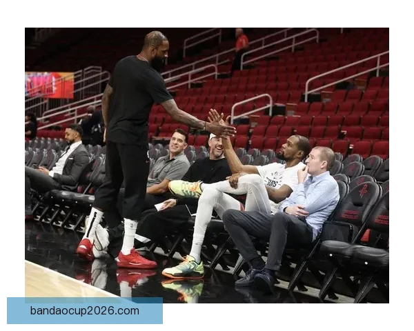 以化学反应比喻球队阵容调整球员尝试寻找最佳默契